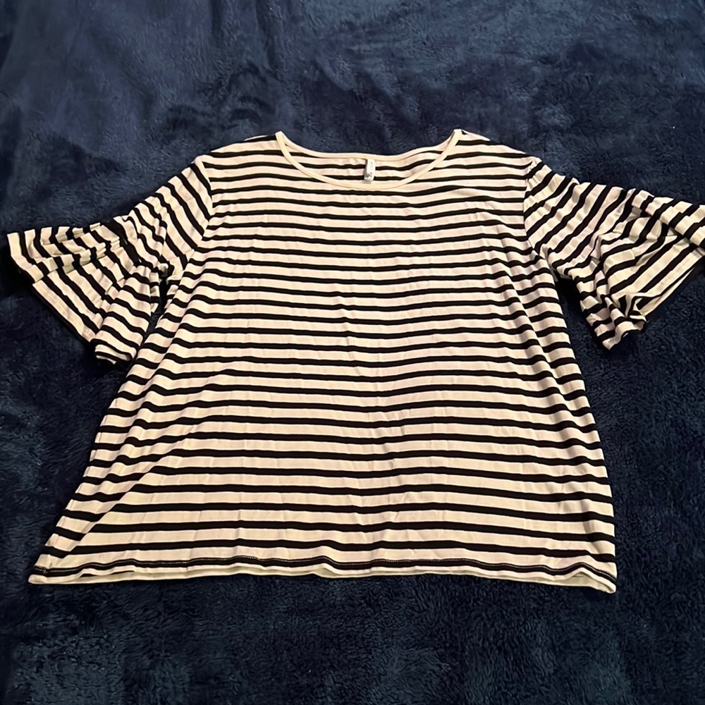 Z Supply striped top with flutter sleeves- black & off white